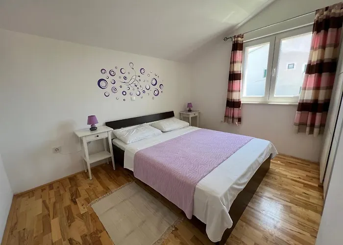 Roje Sveti Filip i Jakov