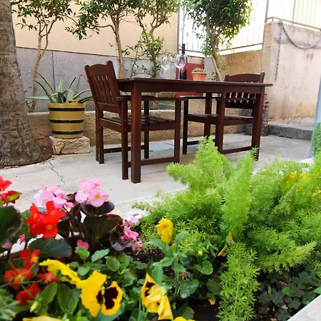 Roje * Sveti Filip i Jakov